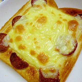 簡単♪朝ごパン♪サラミとチーズのトースト
